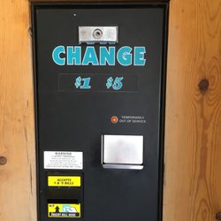 Kanab Laundromat and Car Wash - 3/4 of the times I was there, the change machine was out of service.