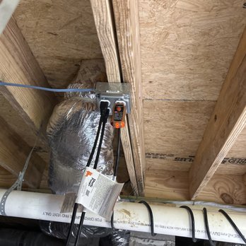 Quality Home Inspection - Outlet receptacles in the crawlspace should be GFCI protected - Home Inspectors Near Me - Gallatin, Tennessee Quality Home Inspection - Outlet receptacles in the crawlspace should be GFCI protected - Home Inspectors Near Me - Gallatin, Tennessee