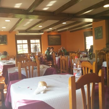 Casa Florinda - Interior del comedor - Asturian Near Me - Puerma, O Casa Florinda - Interior del comedor - Asturian Near Me - Puerma, O