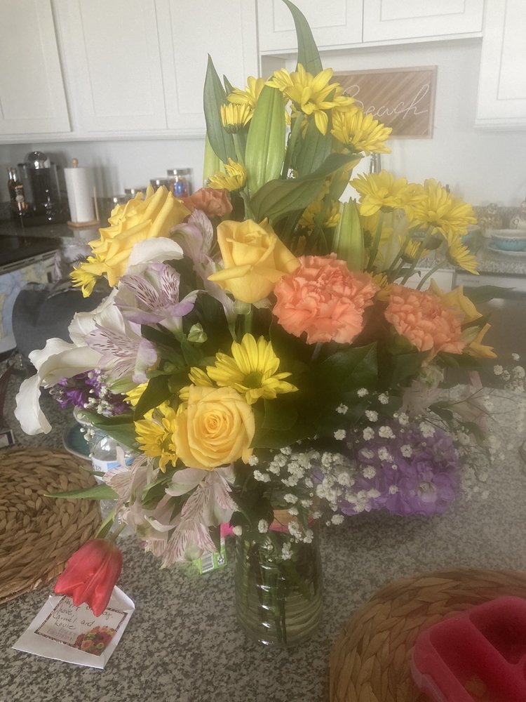 ROBIN’S FLOWERS Updated August 2024 10 Photos 130 17th St, San