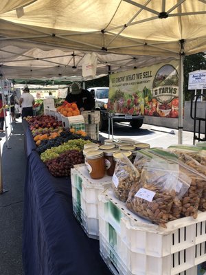 Toluca Lake Farmers Market by null