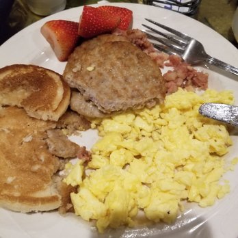 Split Rock Resort - Breakfast buffet - Ski Resorts Near Me - Lake Harmony, Pennsylvania Split Rock Resort - Breakfast buffet - Ski Resorts Near Me - Lake Harmony, Pennsylvania