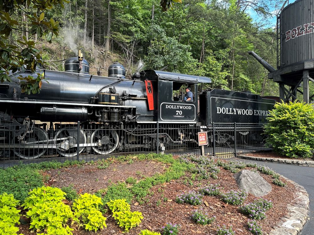 DOLLYWOOD Updated November 2024 3557 Photos & 1327 Reviews 2700