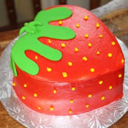 Beautiful strawberry smash cake.