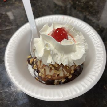 Woody's Ice Cream - Brownie Sundae - Ice Cream & Frozen Yogurt Near Me - Fairfax, Virginia Woody's Ice Cream - Brownie Sundae - Ice Cream & Frozen Yogurt Near Me - Fairfax, Virginia