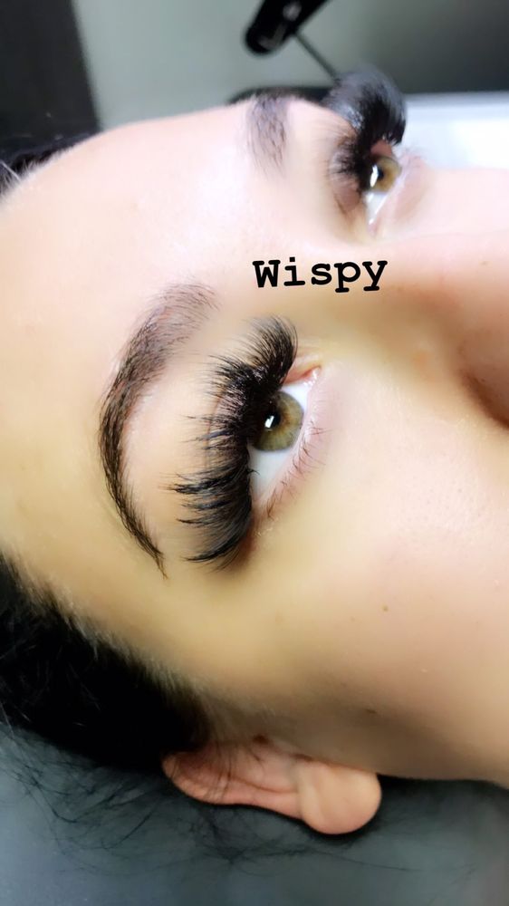 Savvy Lashes Logo