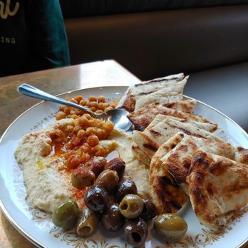 Von Ebert Brewing - Glendoveer - Hummus plate - Brewpubs Near Me - Portland, Oregon