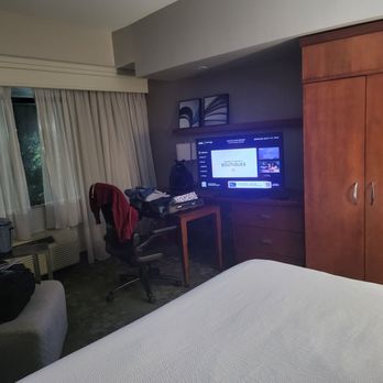 Courtyard Suffolk Chesapeake - TV viewing from bed - Hotels Near Me - Suffolk, Virginia Courtyard Suffolk Chesapeake - TV viewing from bed - Hotels Near Me - Suffolk, Virginia
