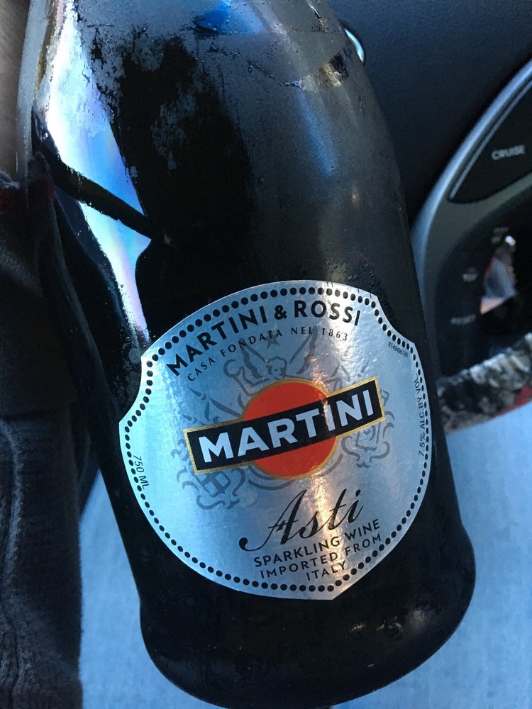 Red Carpet Liquor Logo