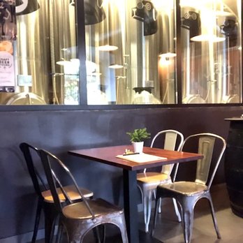 Black Lab - Brewery with the Black Dog logo - Burgers Near Me - Barcelona, B