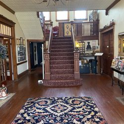 Grand Victorian Inn - Main Entrance Staircase