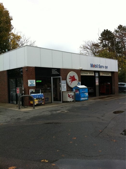 Fresh Pond Mobil, Cambridge Roadtrippers