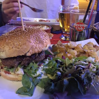 L'Ane Rouge - Bars Near Me - Saint-Cyprien, 66