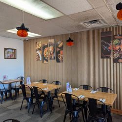 Thai Noodle King - Inside decor
