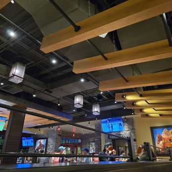 Lazy Dog Restaurant & Bar - Breakfast & Brunch Near Me - Northbrook, Illinois