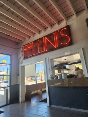 Fellini's Pizza by null