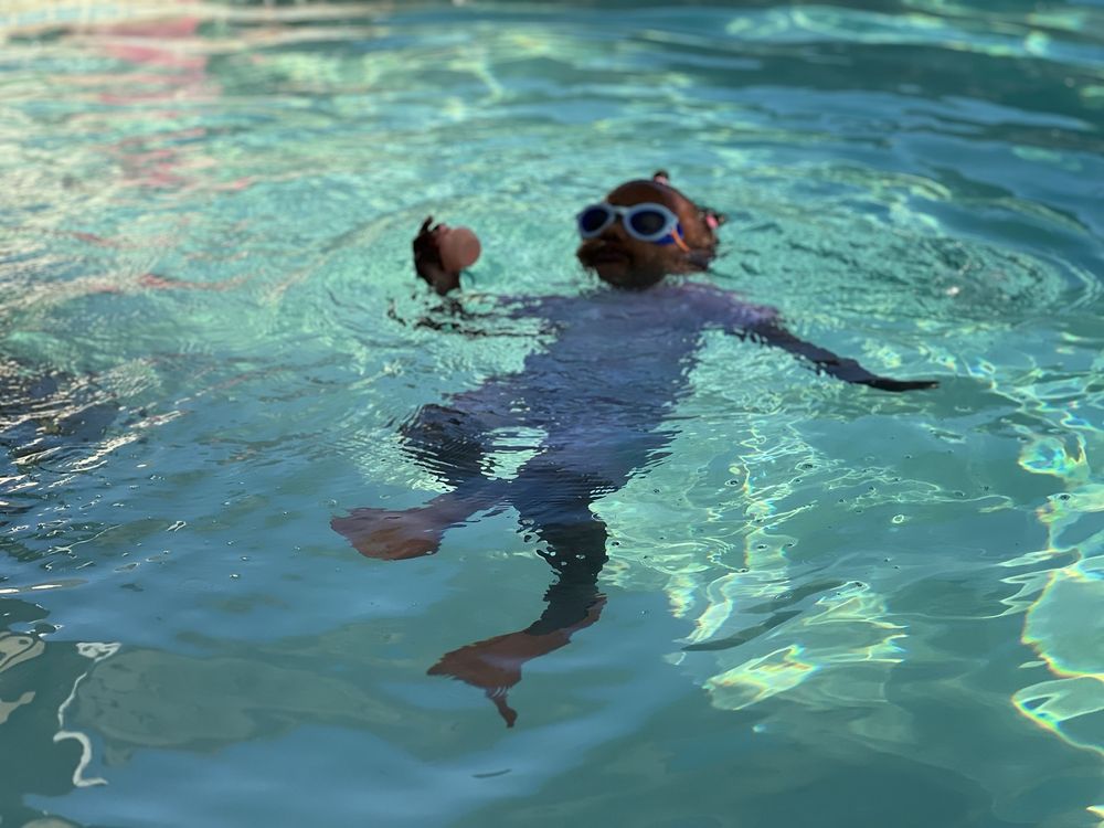 Safe Waves Swim Logo