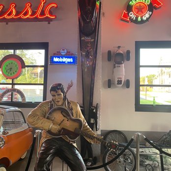 Chloe's Diner - Elvis - Burgers Near Me - Massillon, Ohio