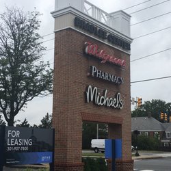 Bradlee Shopping Center