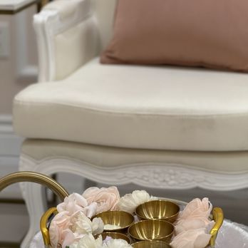 Le Petit Salon - Nail Salons Near Me - Tustin, California