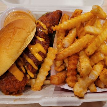 Dave's Hot Chicken - Dave's #4 1 Slider with Fries - Chicken Shop Near Me - Braintree, Massachusetts
