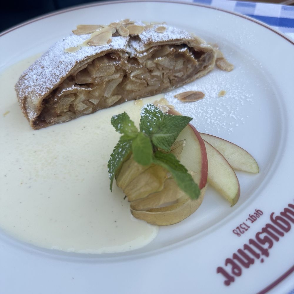 Augustiner am Gendarmenmarkt - Apple strudel - German Near Me - Berlin, BE