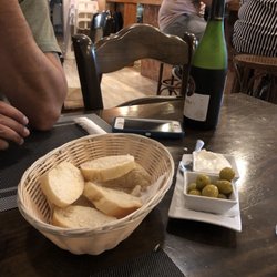 Ses Roquetes - Wine and some bread with really good garlic spread and olives
