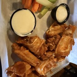 On The Rocks - Hot wings!