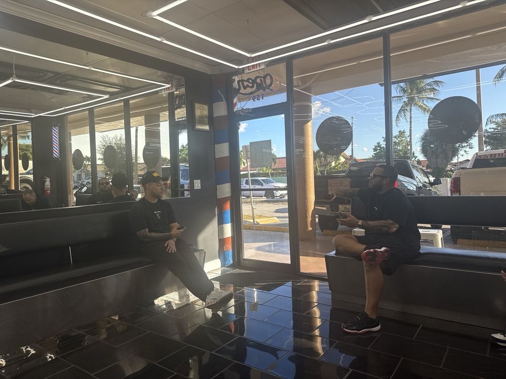 Pro Blendz Barbershop Logo