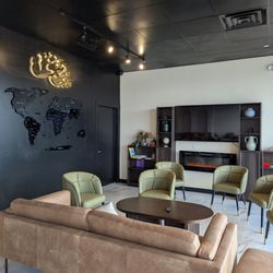 Shaghf Cafe - Family friendly, and good place to hang out with friends.