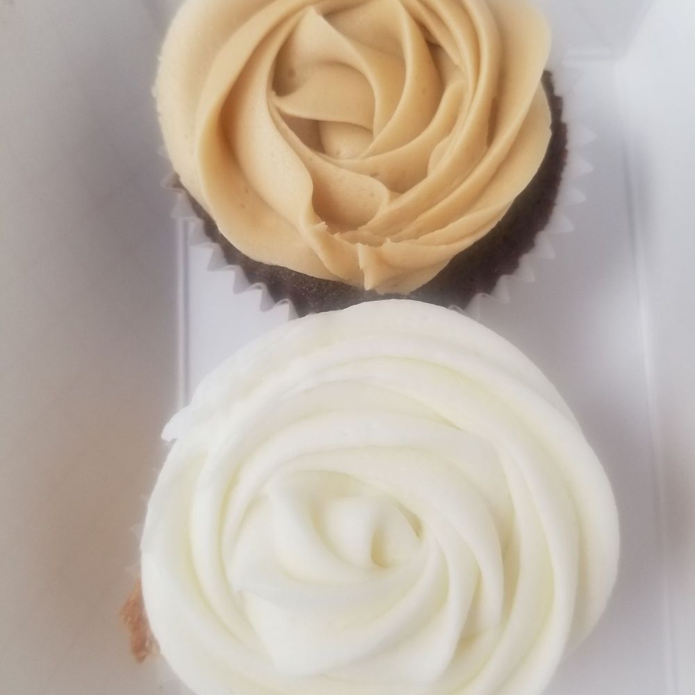 B's Sweets - Chocolate and maple, vanilla cupcakes. - Ice Cream & Frozen Yogurt Near Me - Lebanon, Missouri B's Sweets - Chocolate and maple, vanilla cupcakes. - Ice Cream & Frozen Yogurt Near Me - Lebanon, Missouri