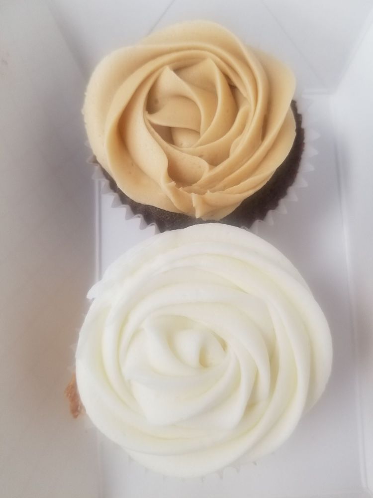 B's Sweets Logo