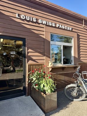 Louis Swiss Bakery by null