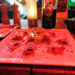 Australian Bar & Kitchen - "Catch the Hopper", eine Variation von Heuschrecken-Leckerbissen im Speckmantel