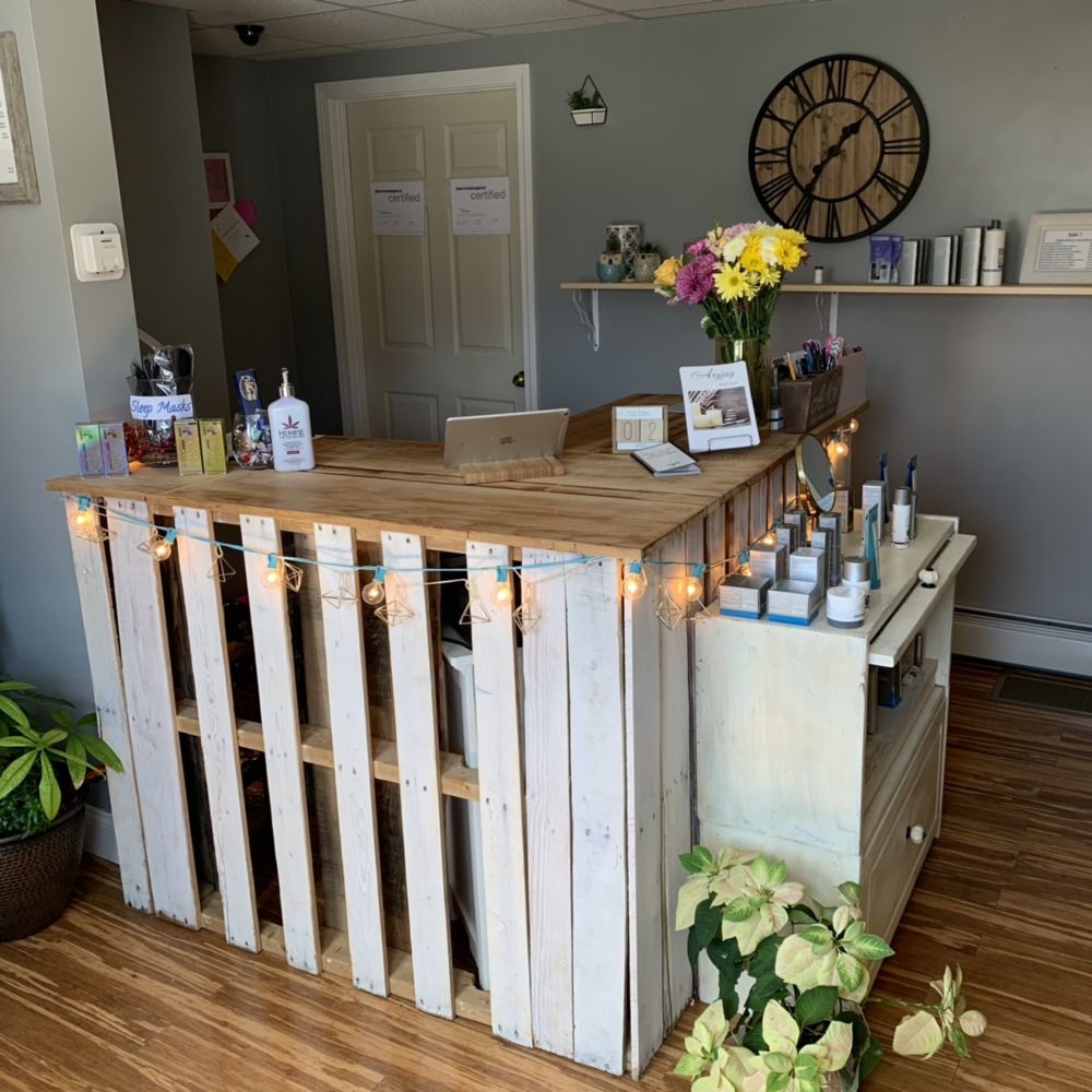 Alecia Nicole's Beautique and Spa Logo
