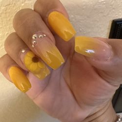 Diamond Nails - When you feel like a sunflower, Michael can put you in full bloom