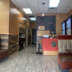 Shawarma Basha - Counter and kitchen