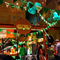 Antares - Fachada por St Patrick's day.
