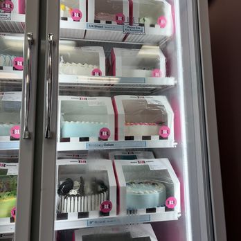 Baskin-Robbins - More ice cream cakes - Ice Cream & Frozen Yogurt Near Me - Cucamonga, California Baskin-Robbins - More ice cream cakes - Ice Cream & Frozen Yogurt Near Me - Cucamonga, California
