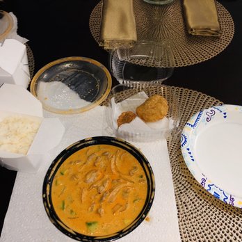 Kin'd - Beef Massaman Curry Avocado w. Jasmine Rice & Curry Puffs - Thai Near Me - Fresh Meadows, New York