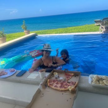 Pizza Mike's - Mikes pizza - Pizza Near Me - Isla Mujeres, ROO