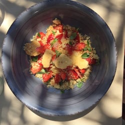 Roche Belle - Dessert fraises biscuit citron basilic et huile d'olive