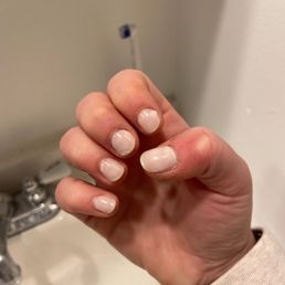 You can see the middle finger is chipped and the polish is lifting on the other fingers