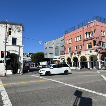Great White - Cafes Near Me - Los Angeles, California