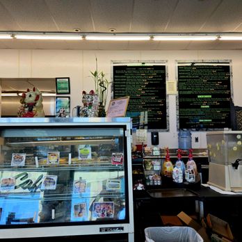 Pine Tree Cafe - A view of the counter (L) - Breakfast & Brunch Near Me - Kailua-Kona, Hawaii Pine Tree Cafe - A view of the counter (L) - Breakfast & Brunch Near Me - Kailua-Kona, Hawaii