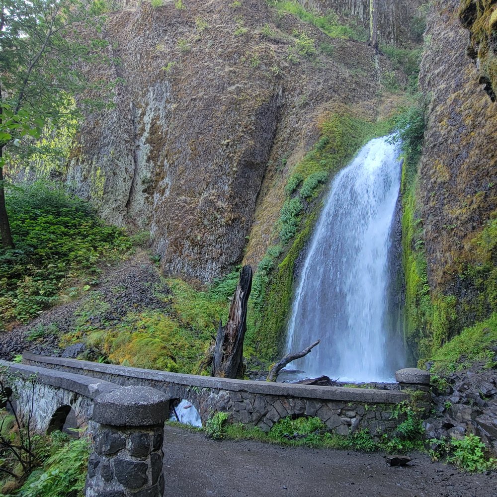 Multnomah Falls - Hiking Near Me - Bridal Veil, Oregon Multnomah Falls - Hiking Near Me - Bridal Veil, Oregon