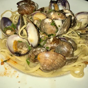 Jones - Linguini and Clams - Italian Near Me - West Hollywood, California Jones - Linguini and Clams - Italian Near Me - West Hollywood, California