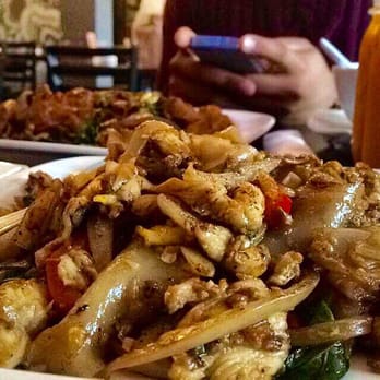 Spicy Shallot - Drunken noodles with chicken - Thai Near Me - Elmhurst, New York Spicy Shallot - Drunken noodles with chicken - Thai Near Me - Elmhurst, New York