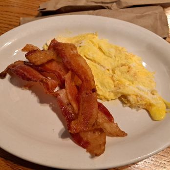 Cracker Barrel Old Country Store - Scrambled eggs and bacon (marketed as "thick" bacon, but it's pretty basic and fatty) - American Near Me - Sheffield Lake, Ohio