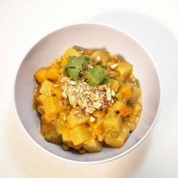 Kim Jen Ming - Curry Vegan avec amandes - Singaporean Near Me - Montreal, Quebec Kim Jen Ming - Curry Vegan avec amandes - Singaporean Near Me - Montreal, Quebec